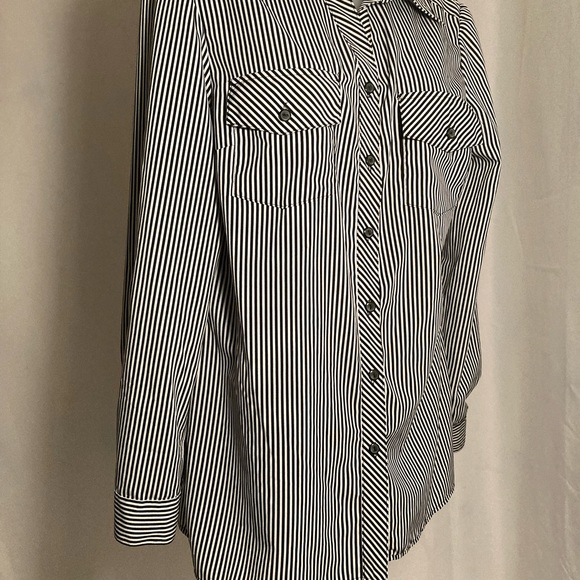 Button down small long sleeve top - Picture 5 of 16